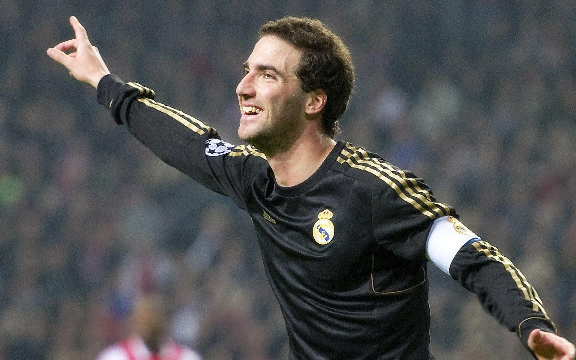 英雄联盟全球总决赛，巅峰对决引爆电竞热潮